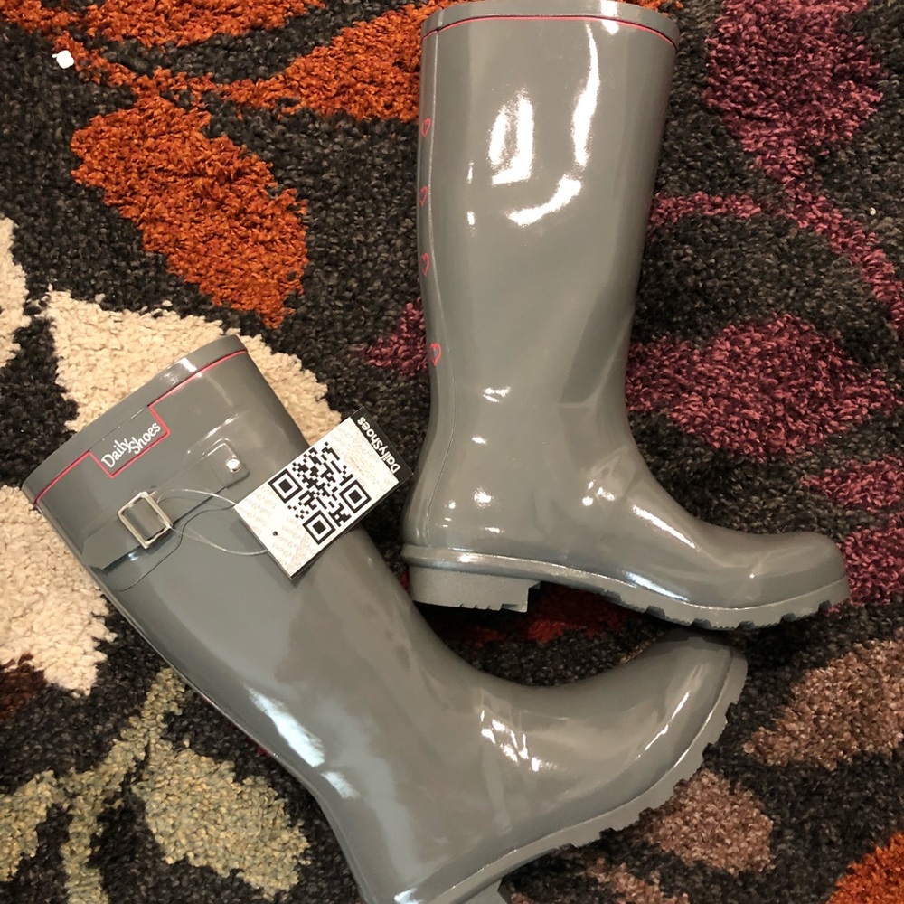 New in box, rain/snow boots!